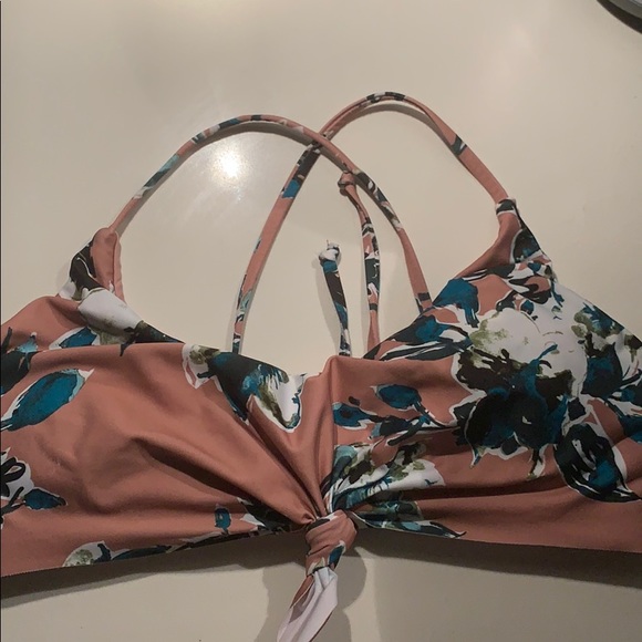 Splendid bikini! - Picture 3 of 5